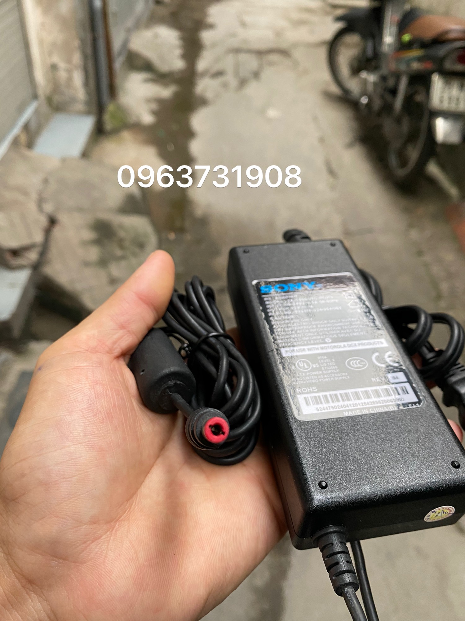 Bộ nguồn 12V 3A bản gốc Sony cung cấp