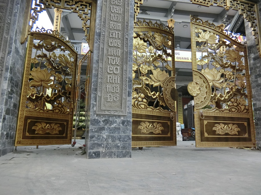 cổng nhôm đúc chùa, từ đường