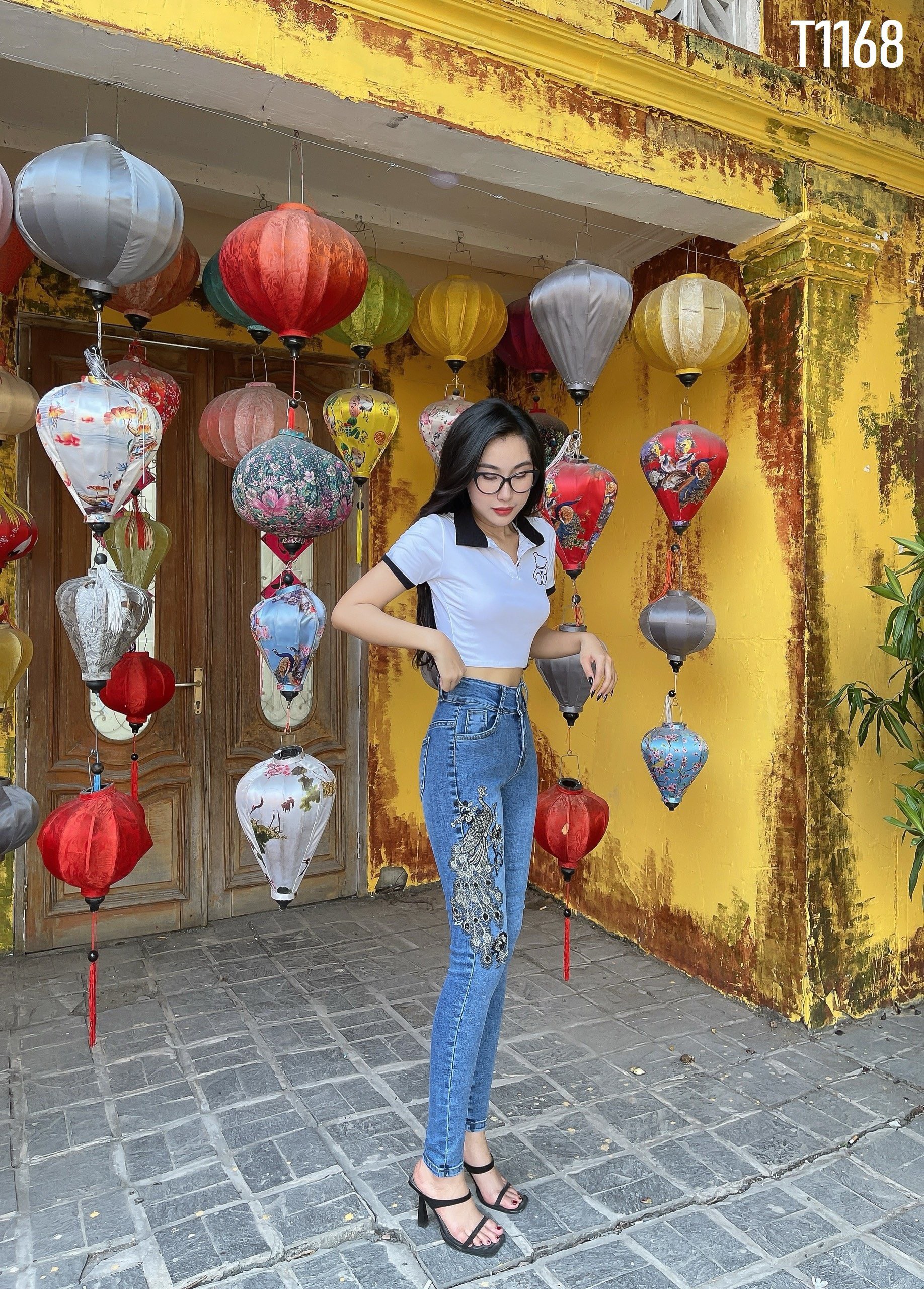 Quần 9 tấc jean thêu hoa
