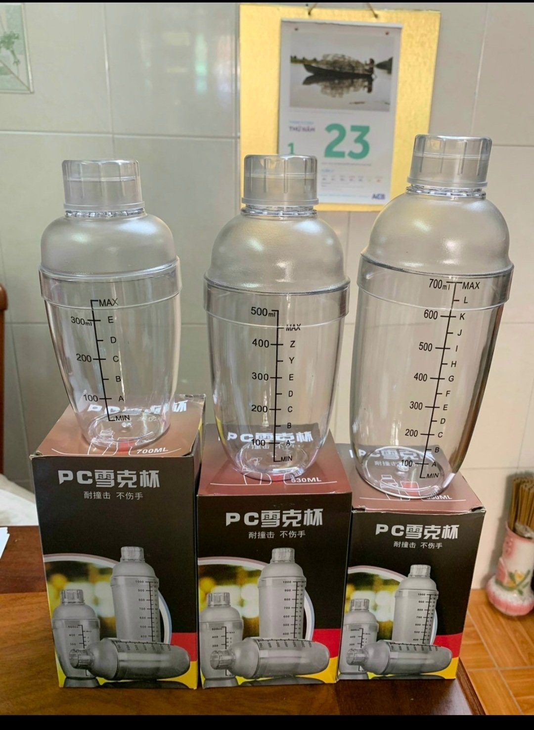 Bình lắc Shaker pha chế nhựa chia vạch đen 350ml- 530ml - 700ml