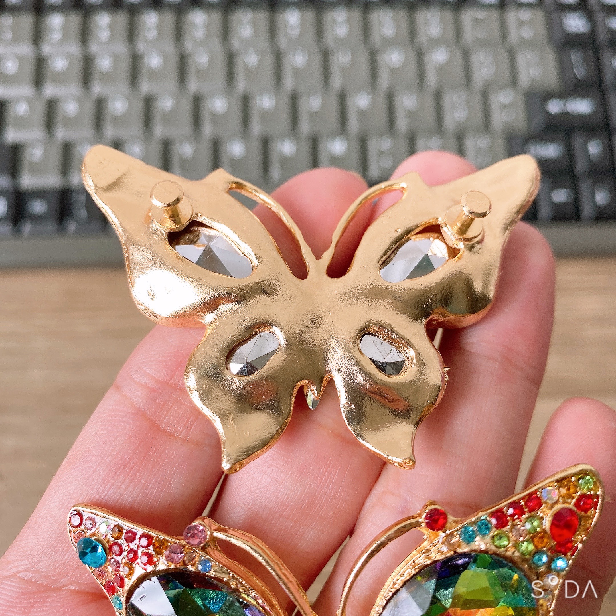 Bộ 2 Charm Bướm Neon gắn dép lào