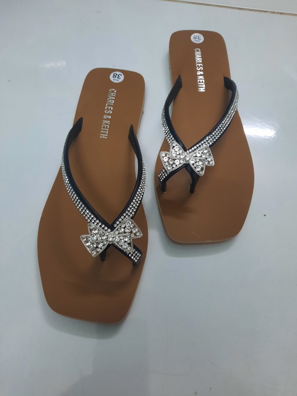 DÉP XỎ NGÓN CỰC XINH LT81