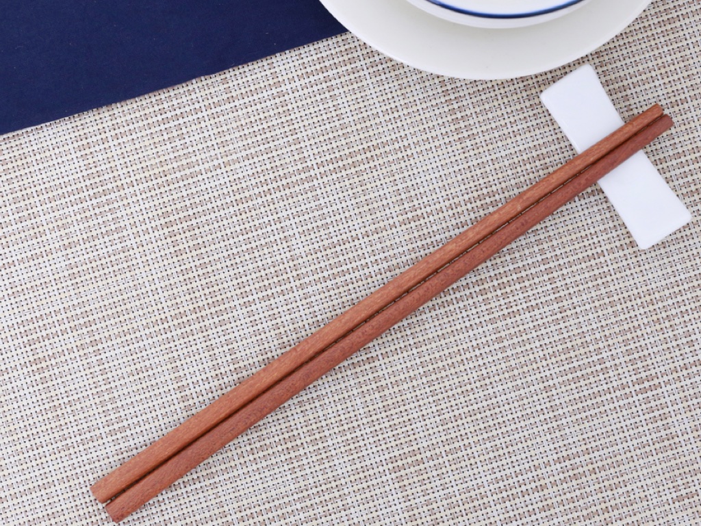 Đũa Gỗ Giáng Hương Nâu Cầm Chắc Chắn