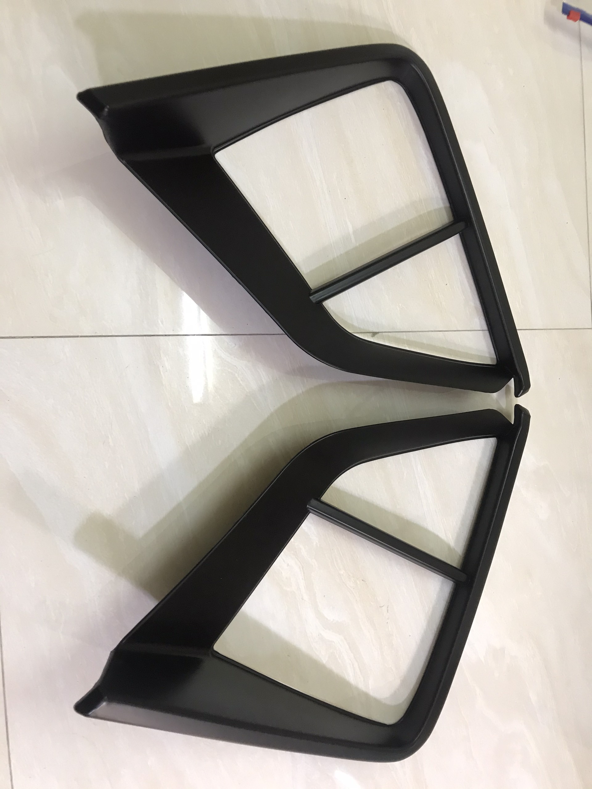 Bộ ốp viền đèn pha đen xe Mitsubishi Xpander 2018-2022