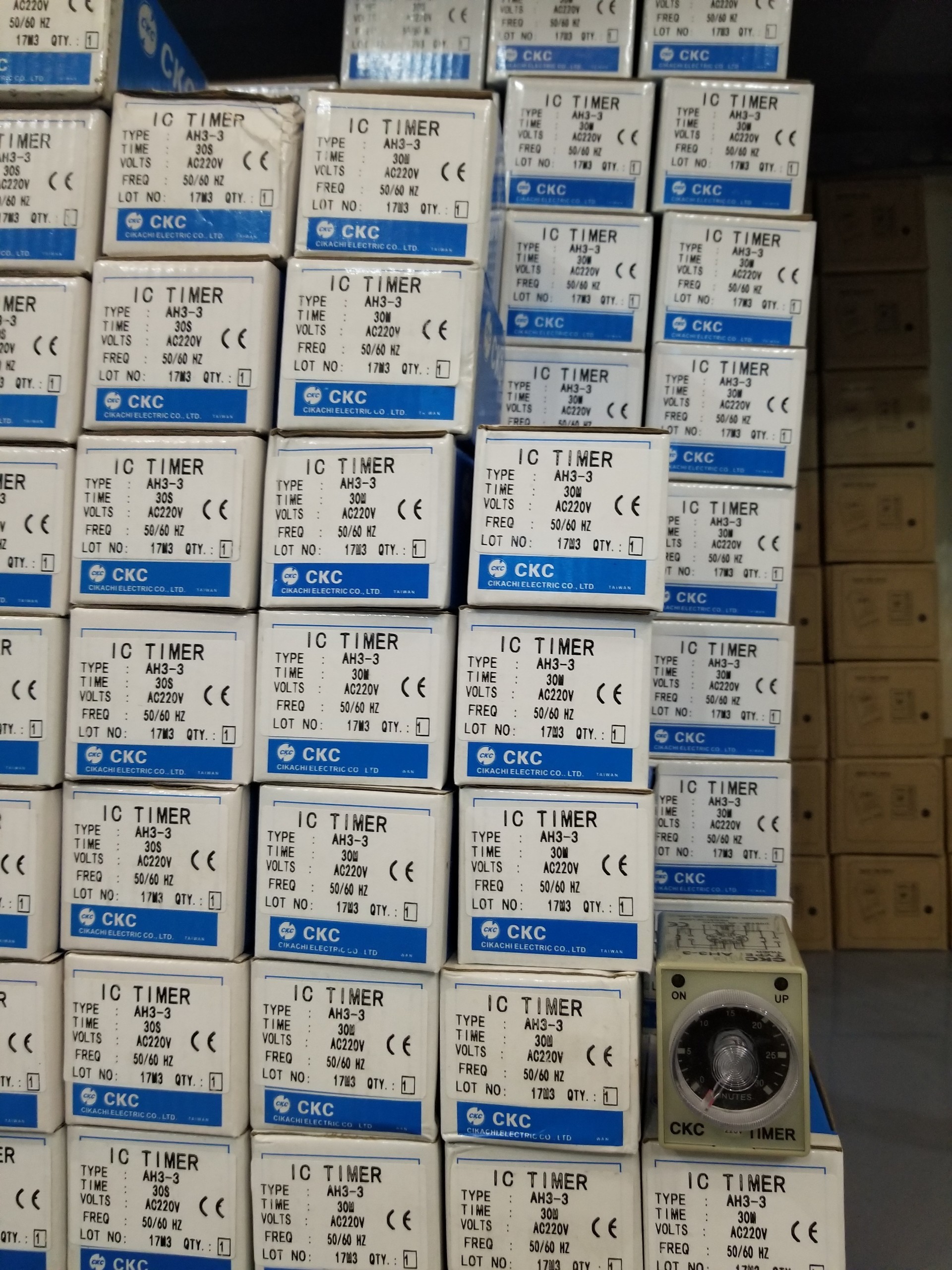 Relay Thời Gian CKC AH3-3 AC220V kèm đế
