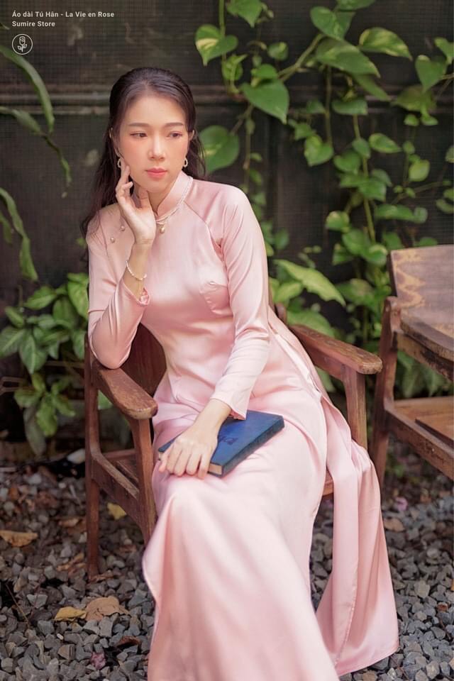 Áo dài tuyền thống trơn lụa thiết kế