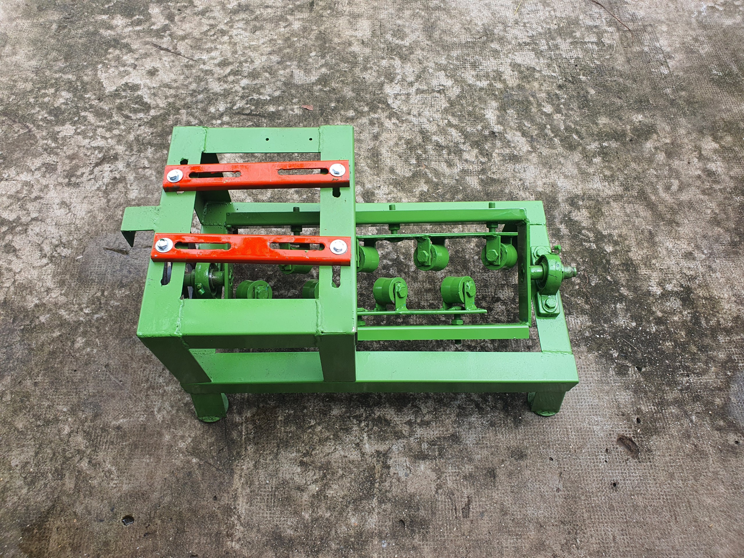 KHUNG DUỖI SẮT lớn (chưa có motor)