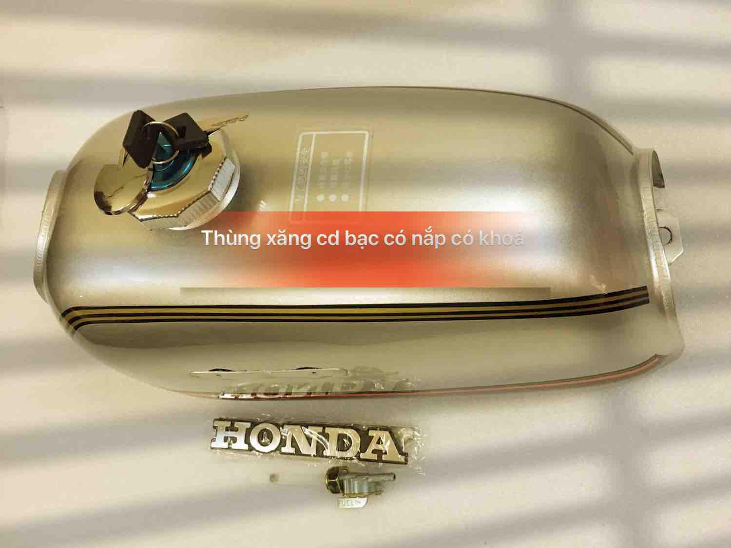 Thùng xăng cd màu bạc cao cấp có nắp khoá