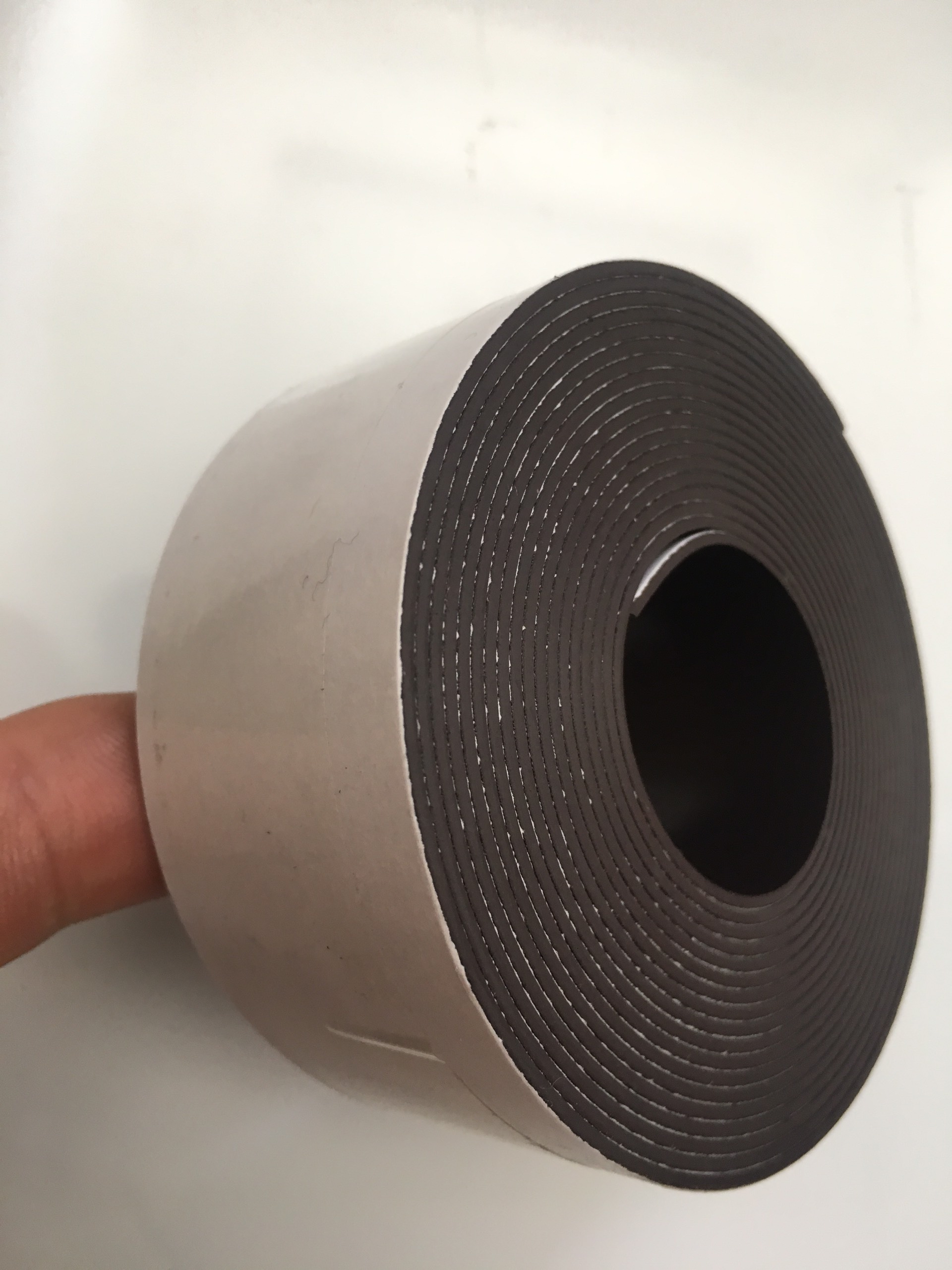 [HCM]3m x 2.5cm x 1mm Nam châm dẻo nam châm cao su một mặt phủ băng keo hai mặt