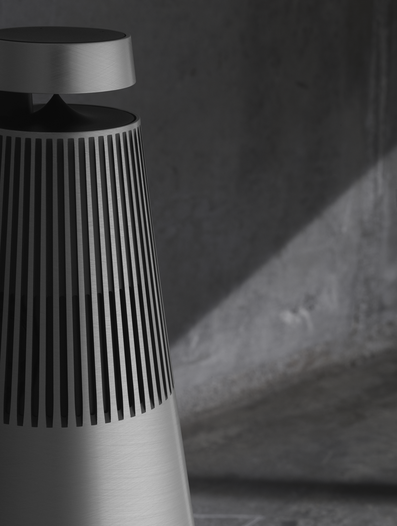 Beosound 2 với Google Assistant - Loa Wifi mạnh mẽ và thanh lịch