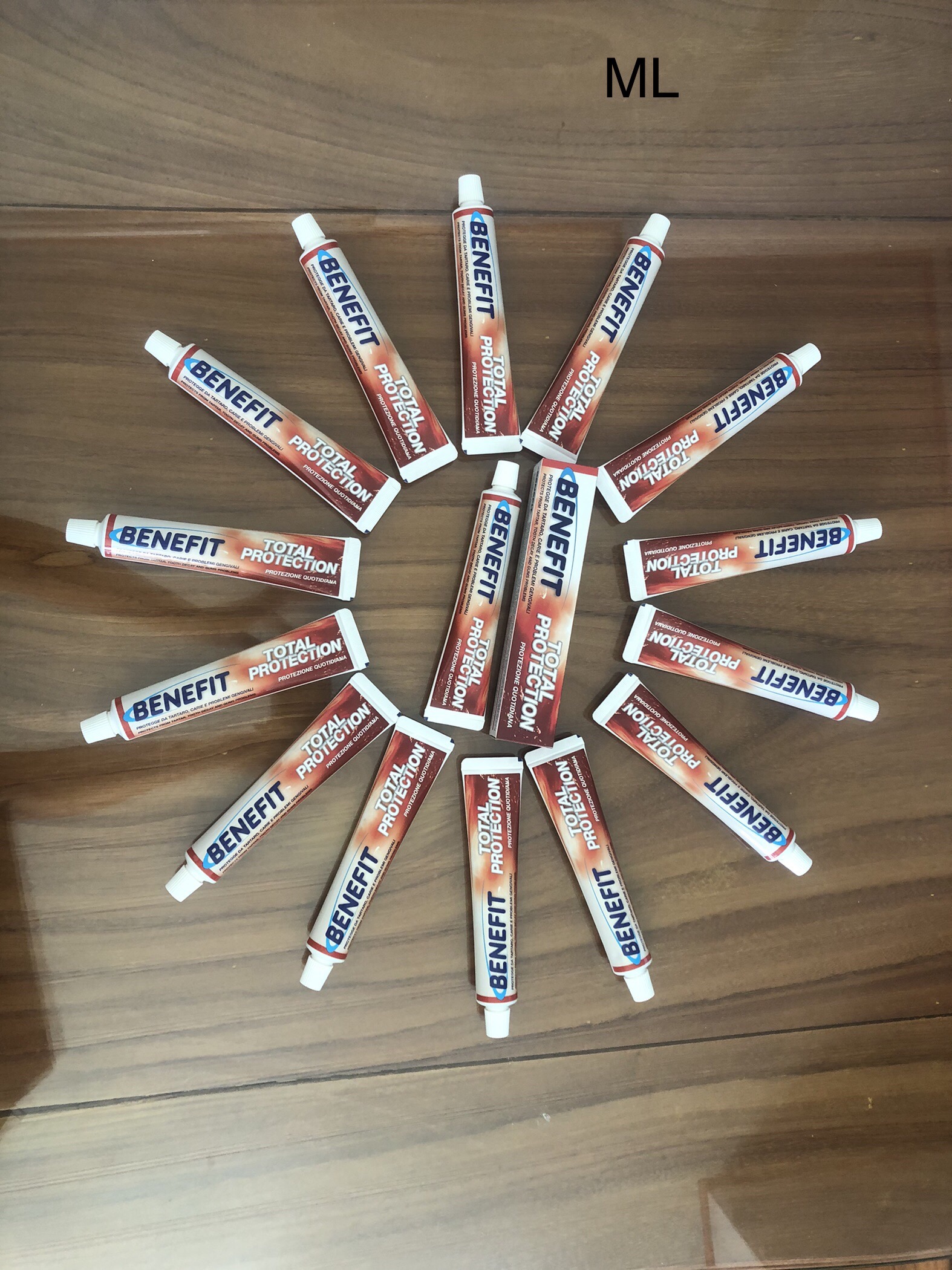 Kem đánh răng làm trắng răng Benefit 75 gr