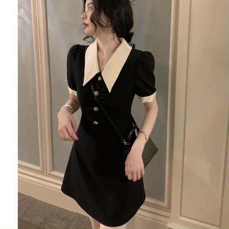 Đầm đen cổ trắng nút trước v2