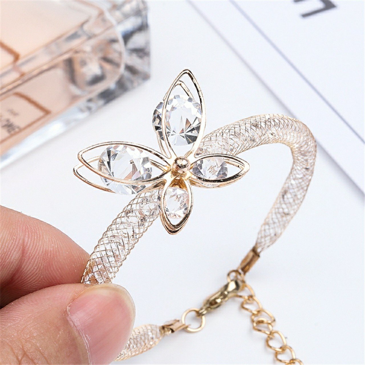 Vòng tay hạt pha lê họa tiết bướm to