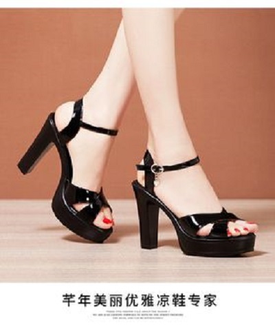 Giày cao gót hở mũi quai xéo