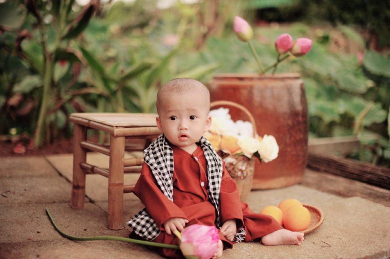 Bộ bà ba bé trai kèm khăn rằn