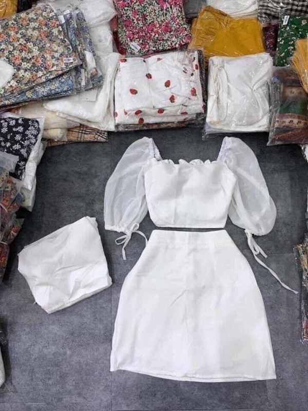 Sét Bộ Chân Váy + Áo Croptop Cổ Vuông