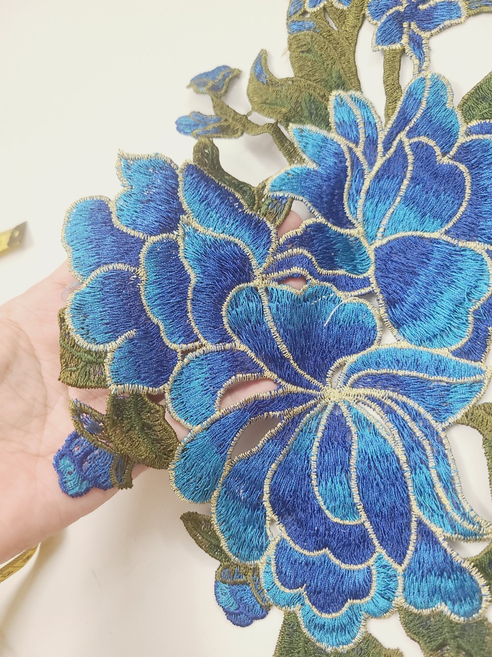 Hoa thêu nổi 3D trang trí may lên áo cao cấp