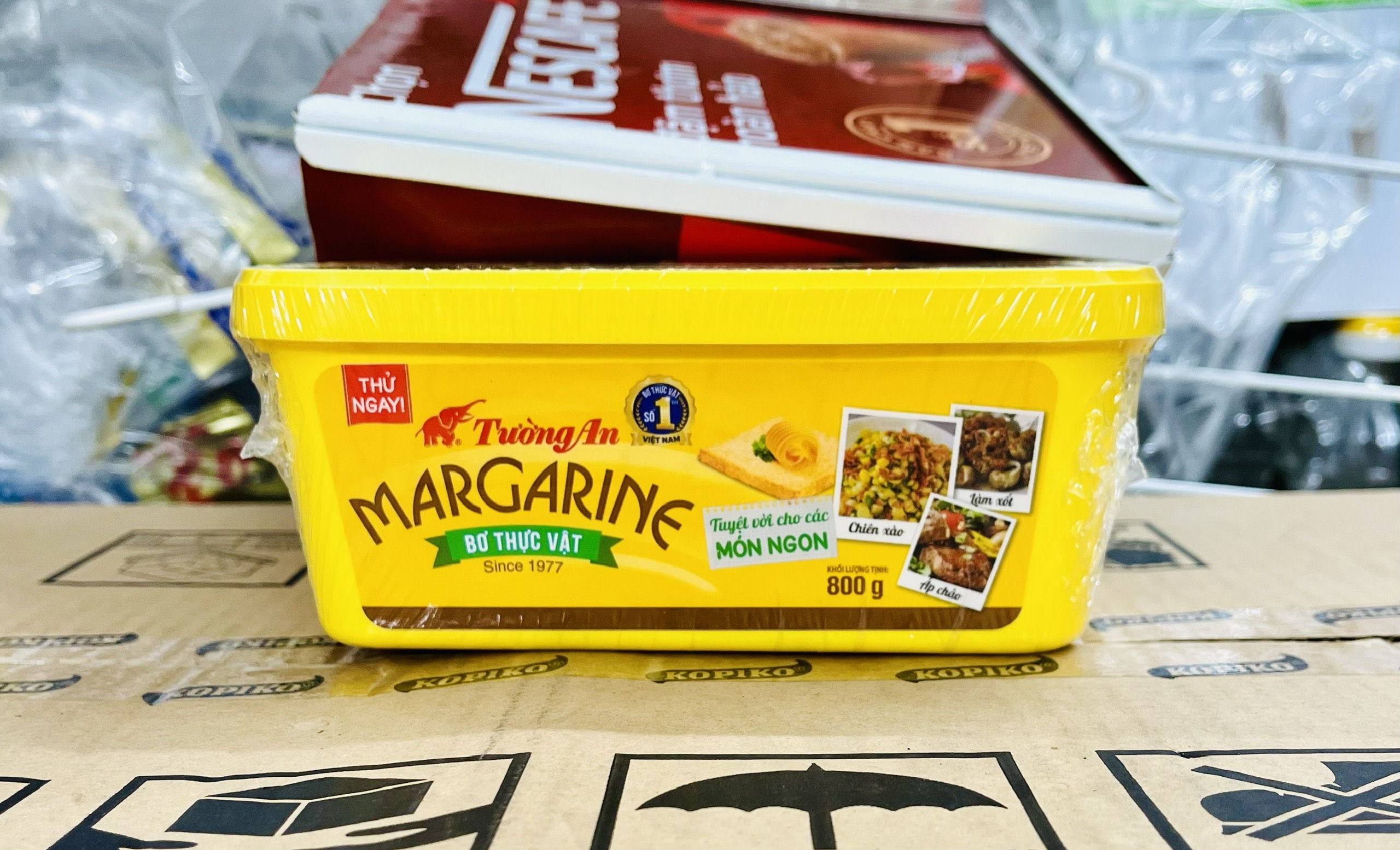 Bơ thực vật Tường An hộp (800g)