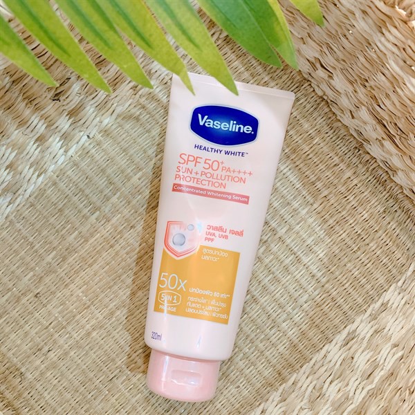 Sữa Dưỡng Thể Trắng Da VASELINE