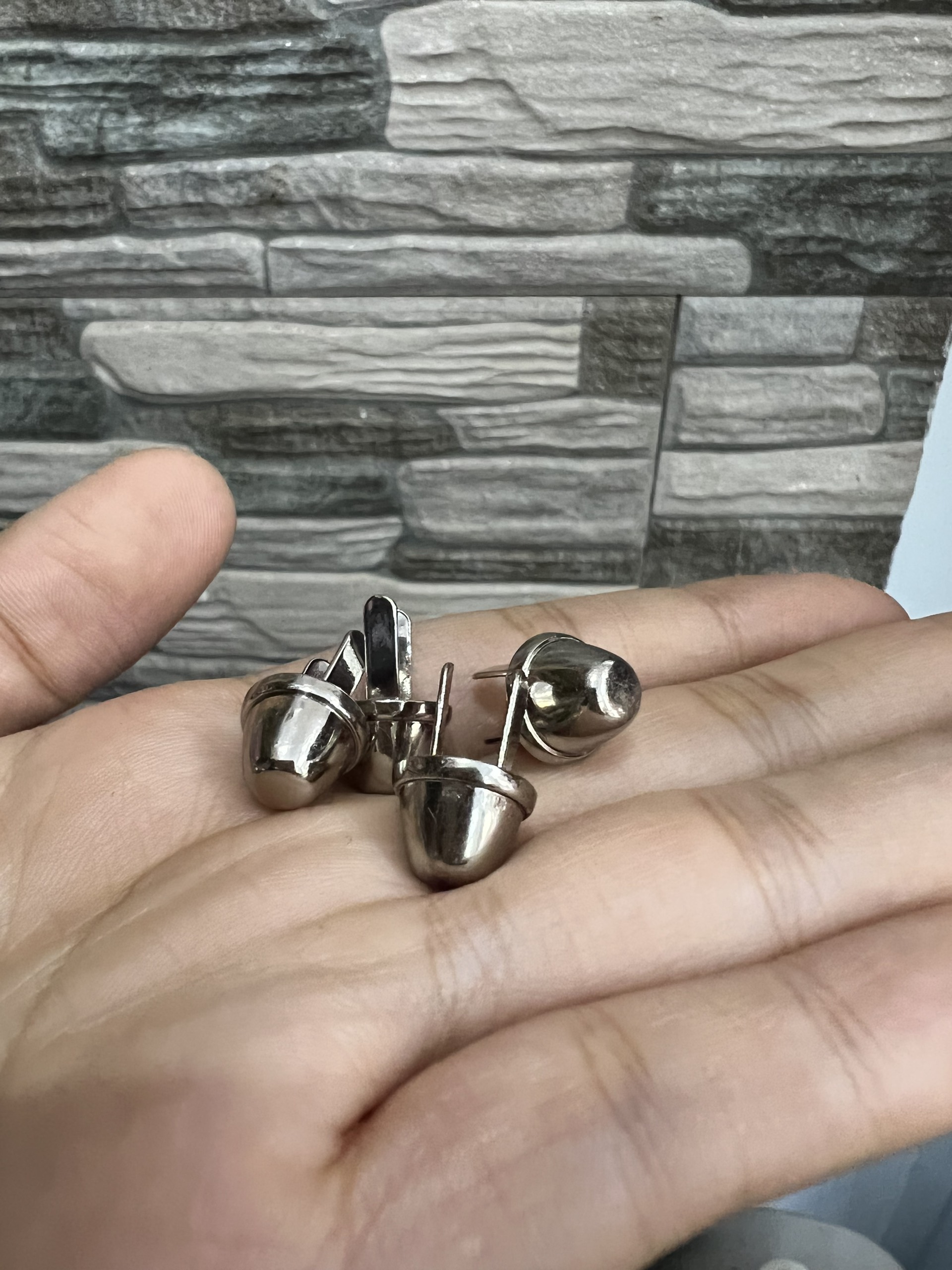 Đế đúc chân ghim gắn túi xách(15k/bộ)
