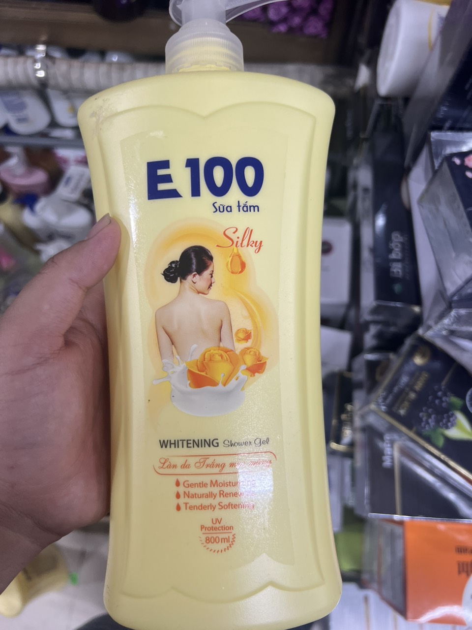 Sữa Tắm dưỡng trắng da E100 Silky