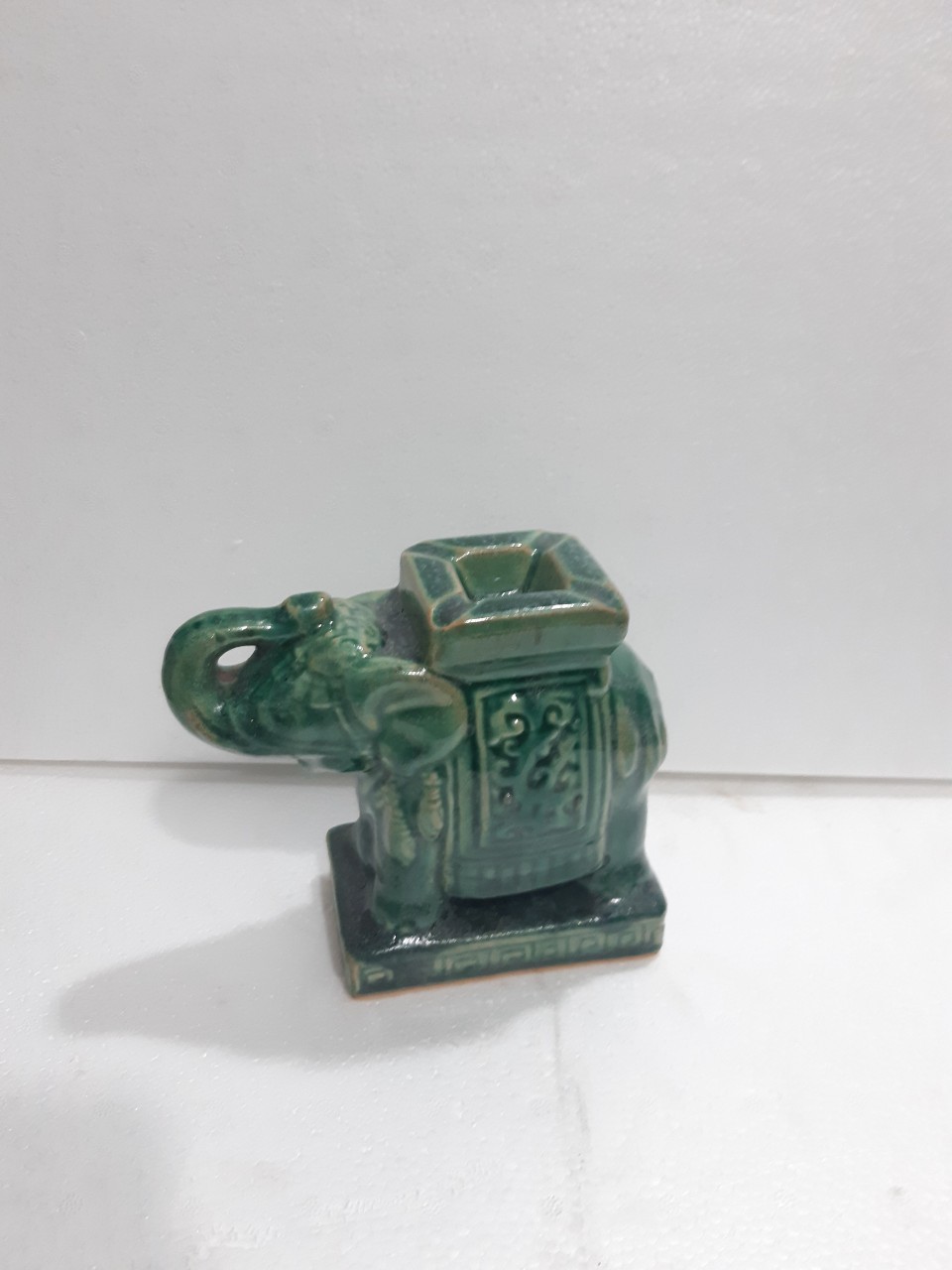 Đôn voi đựng tàn men xanh 15 cm