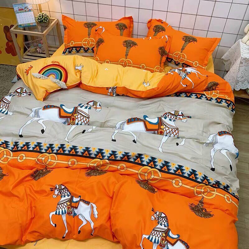 Bộ Chăn Ga Gối Cotton Poly - Ngựa Cam ( 1 Drap + 2 Vỏ Gối Nằm + 1 Vỏ Chăn ) Tiệm Nhà Cá