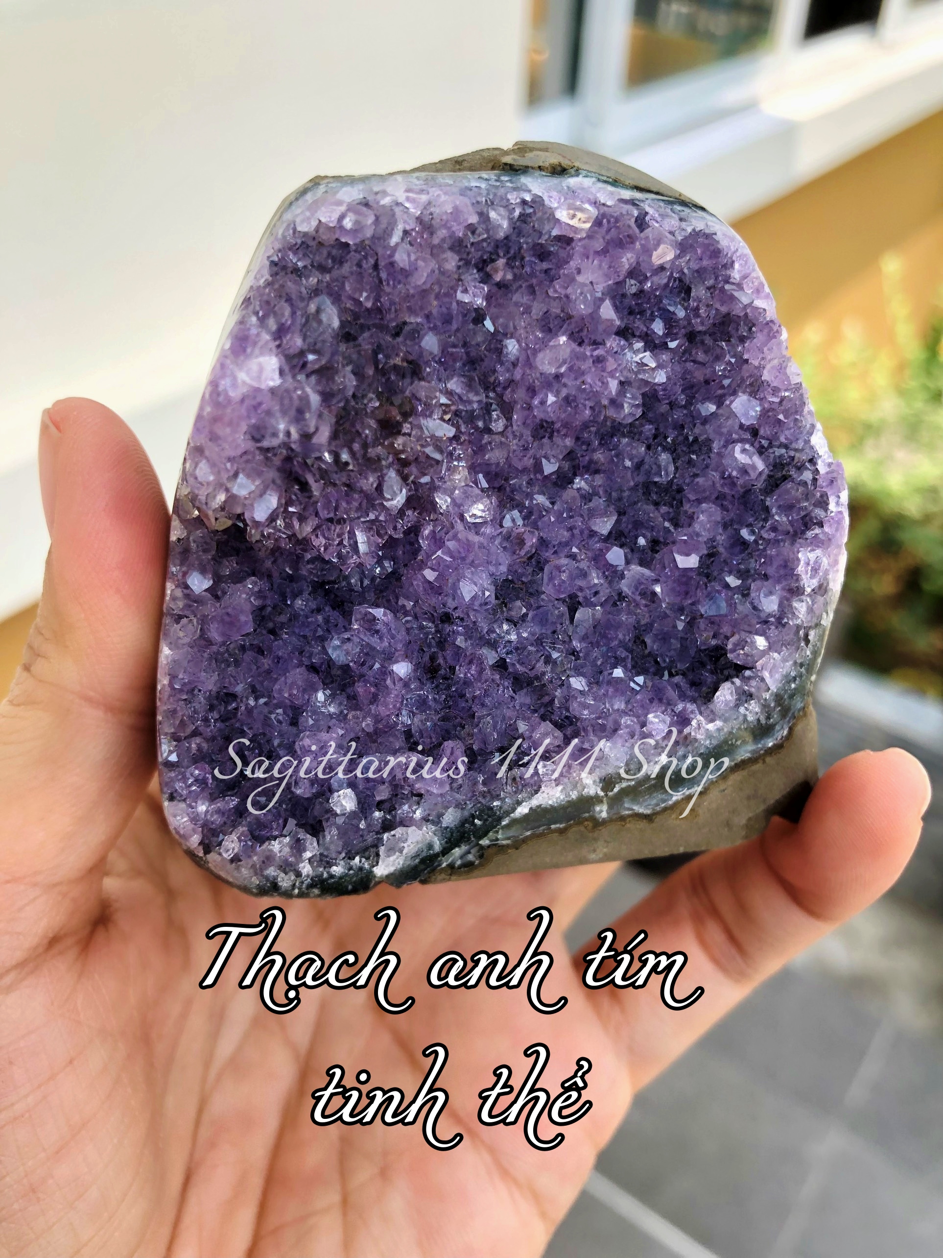 Hốc tinh thể thạch anh tím