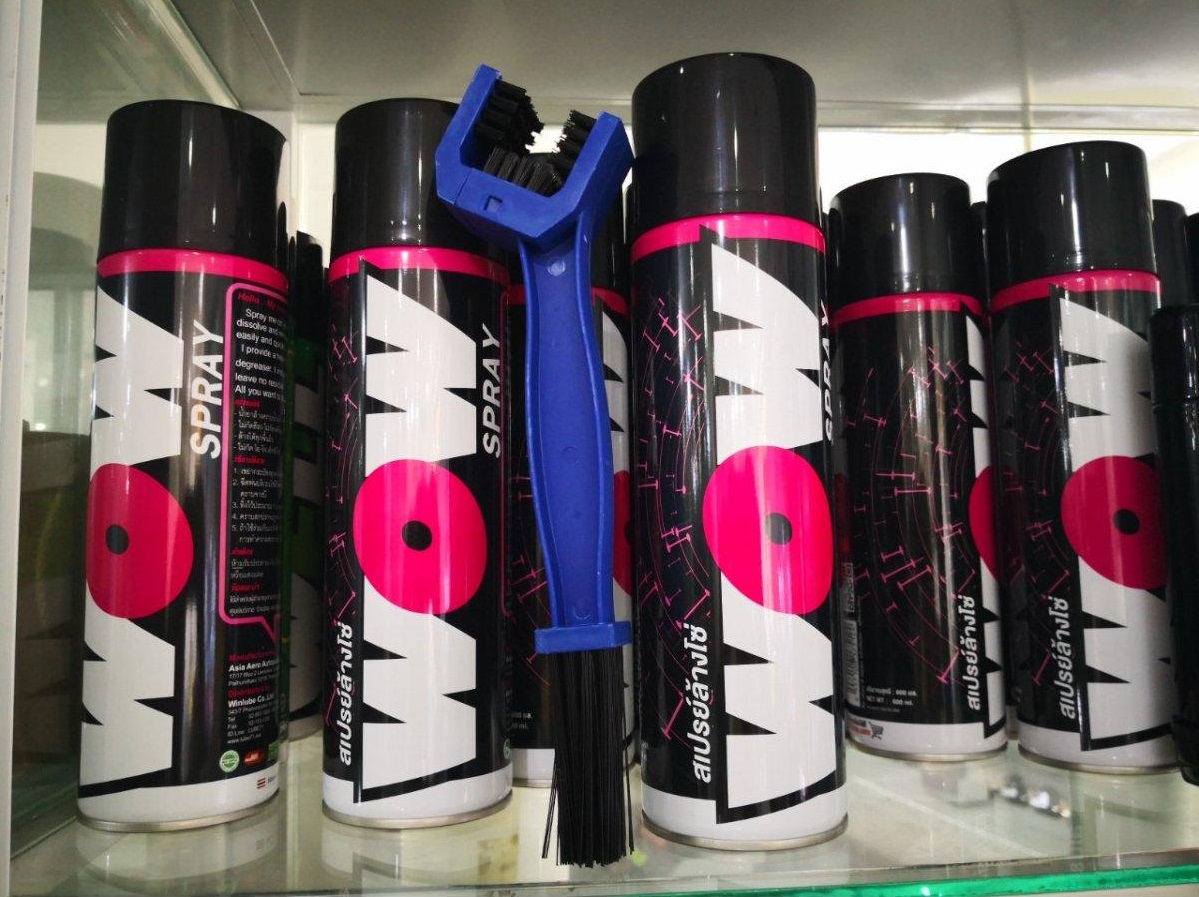 Rửa sên WOW Spray 600ml Thái Lan cùng bàn chải 3D
