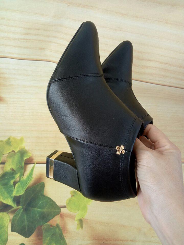 Giày boot nữ rosata gót vuông 5cm sang trọng ro178