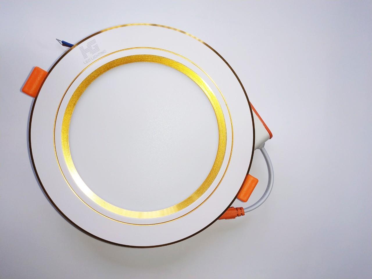 Đèn led âm trần 7w 3 màu viền vàng, bạc