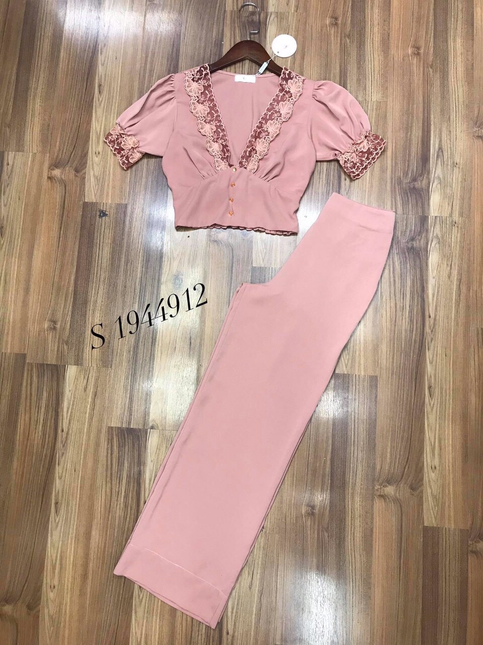 Sét bộ áo cổ V phối ren bo ngực kết hợp quần ống đứng phong cách TTSA0115