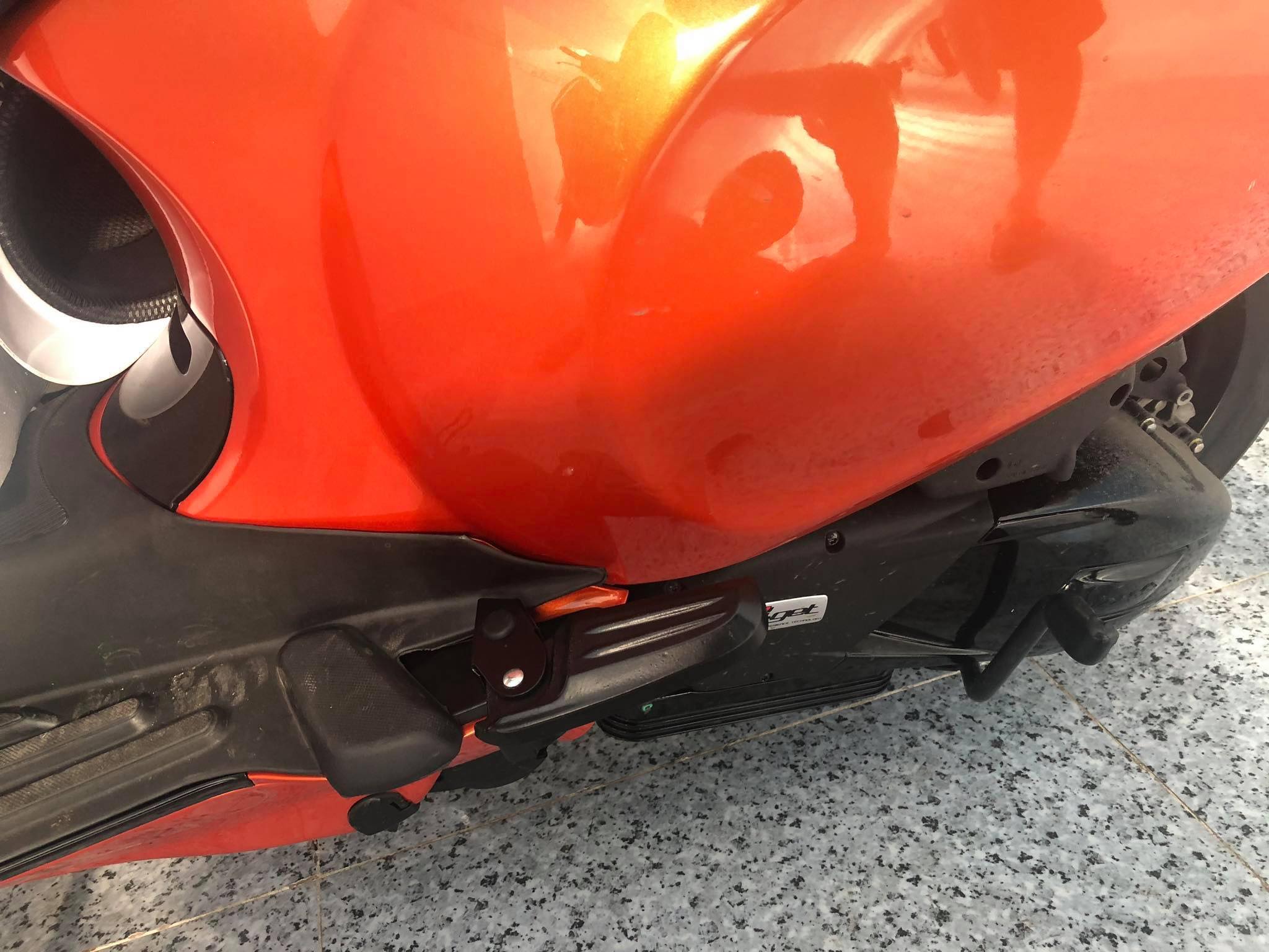 Căpj gác chân Vespa ( Full ốc )
