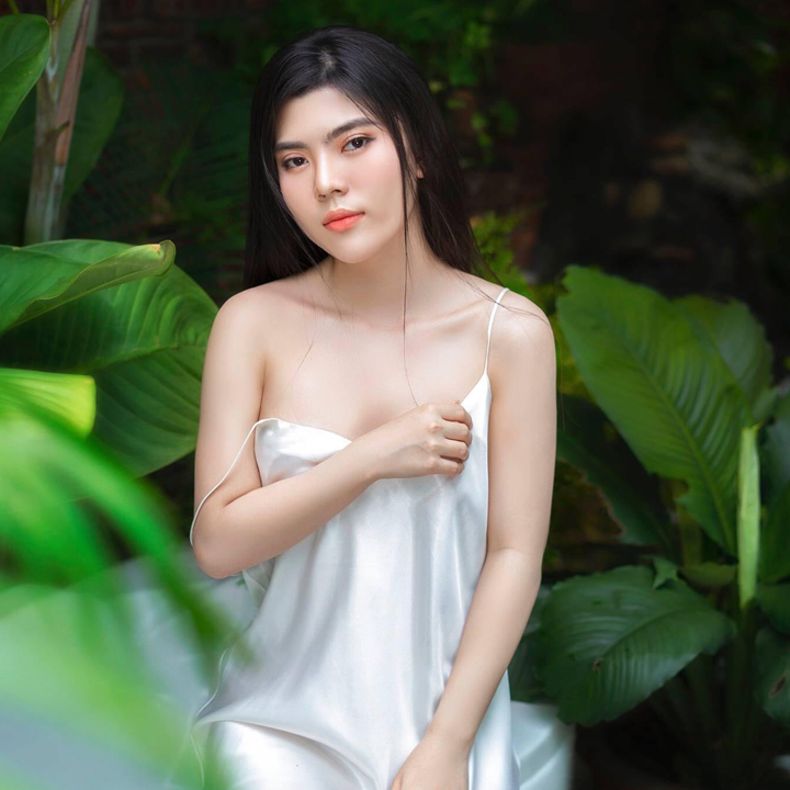 [HCM]Đầm ngủ phi lụa màu trắng hai dây hở lưng gợi cảm