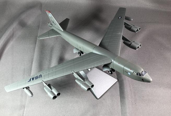 Mô hình máy bay B-52 Stratofortress Red Devils USAF tỉ lệ 1:200
