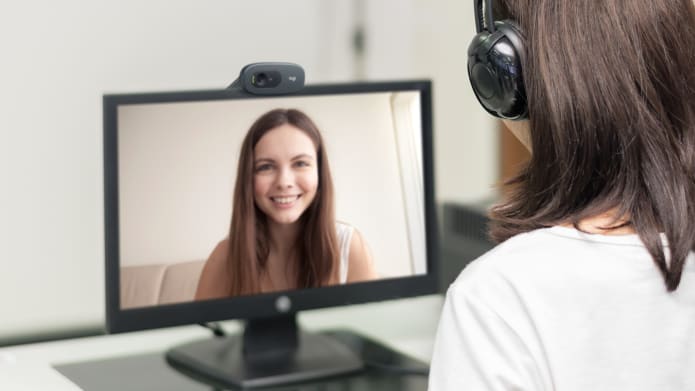 Webcam Logitech C270 HD - Dành cho Gọi Video góc rộng với micro giảm tiếng ồn và tự động chỉnh sáng, cắm và sử dụng ngay