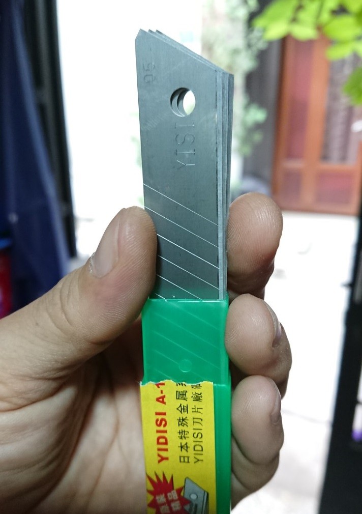Hộp 10 Lưỡi Dao Rọc Giấy YIDISI A-100