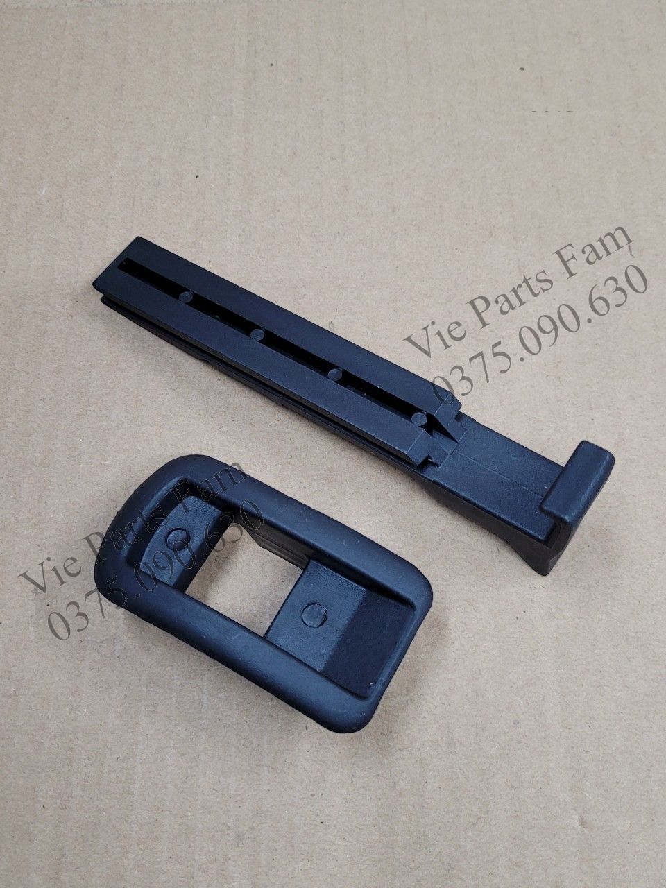 Móc treo đồ yên xe Vespa LX (Gía 2 chi tiết như hình chụp)
