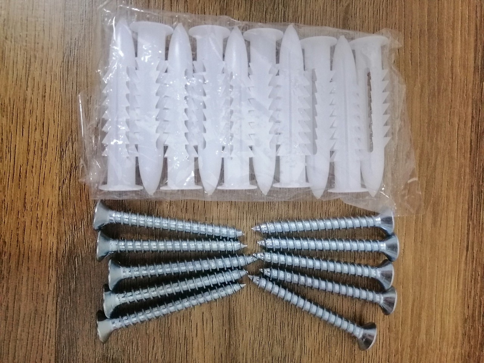 Bộ 10 vít tắc kê nhựa,kèm vít (tắc kê nhựa 10mm+vít 6x50mm)