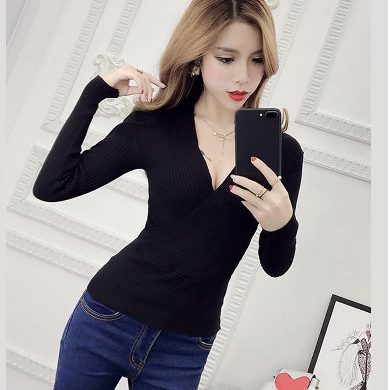 Áo len kiểu cổ đắp chéo