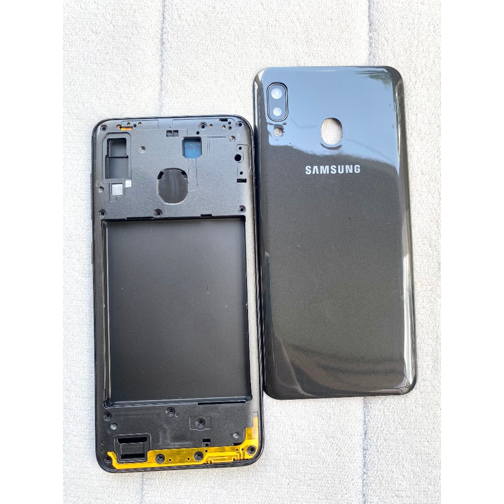 Bộ vỏ samsung A20 gồm khung sườn, khay sim, kính camera
