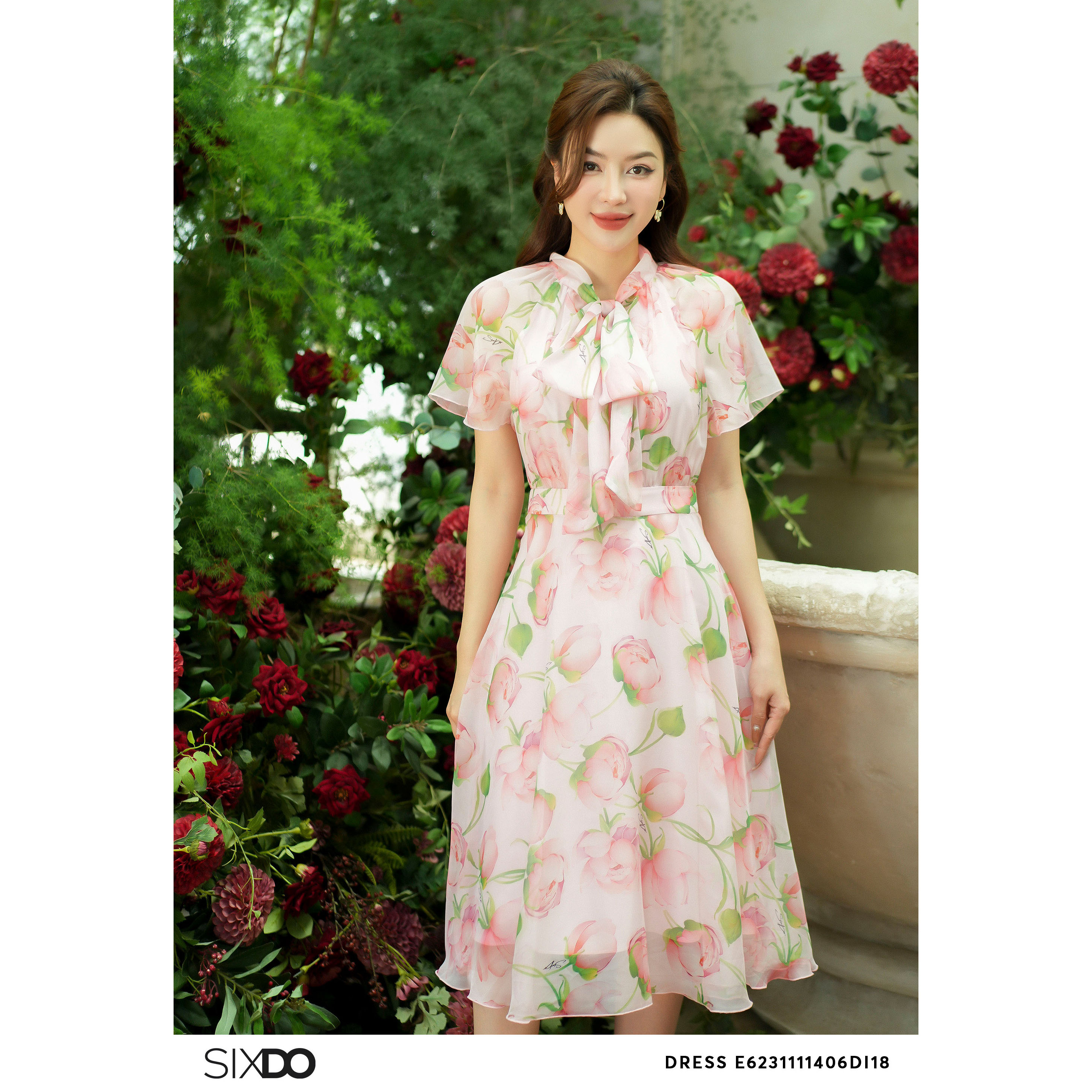 Đầm voan hoa hồng nơ cổ SIXDO (Pink Floral Voile Midi Dress)
