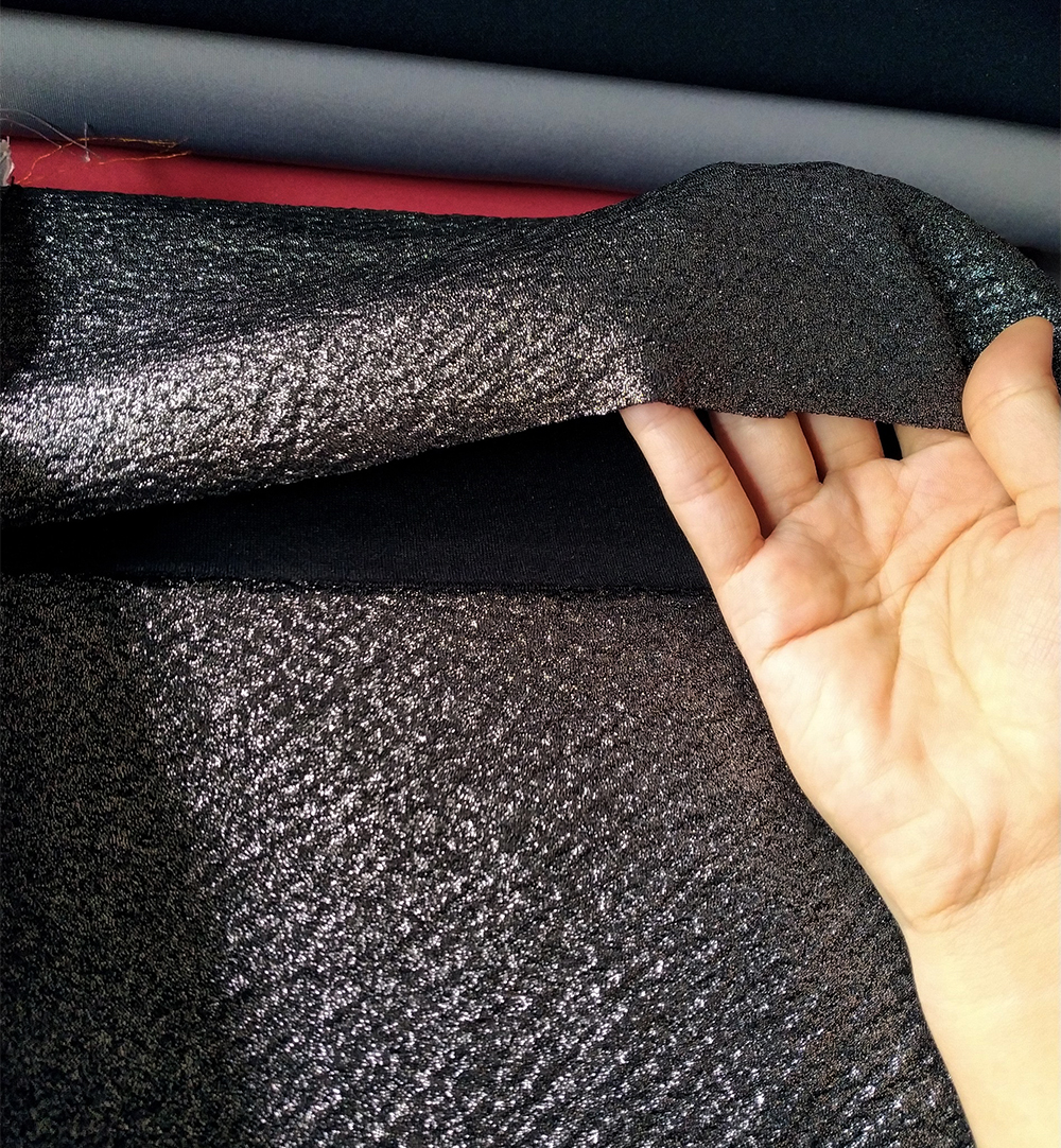 Vải thun màu đen nhủ bạc may đồ 40K/m (khổ 1.5m)