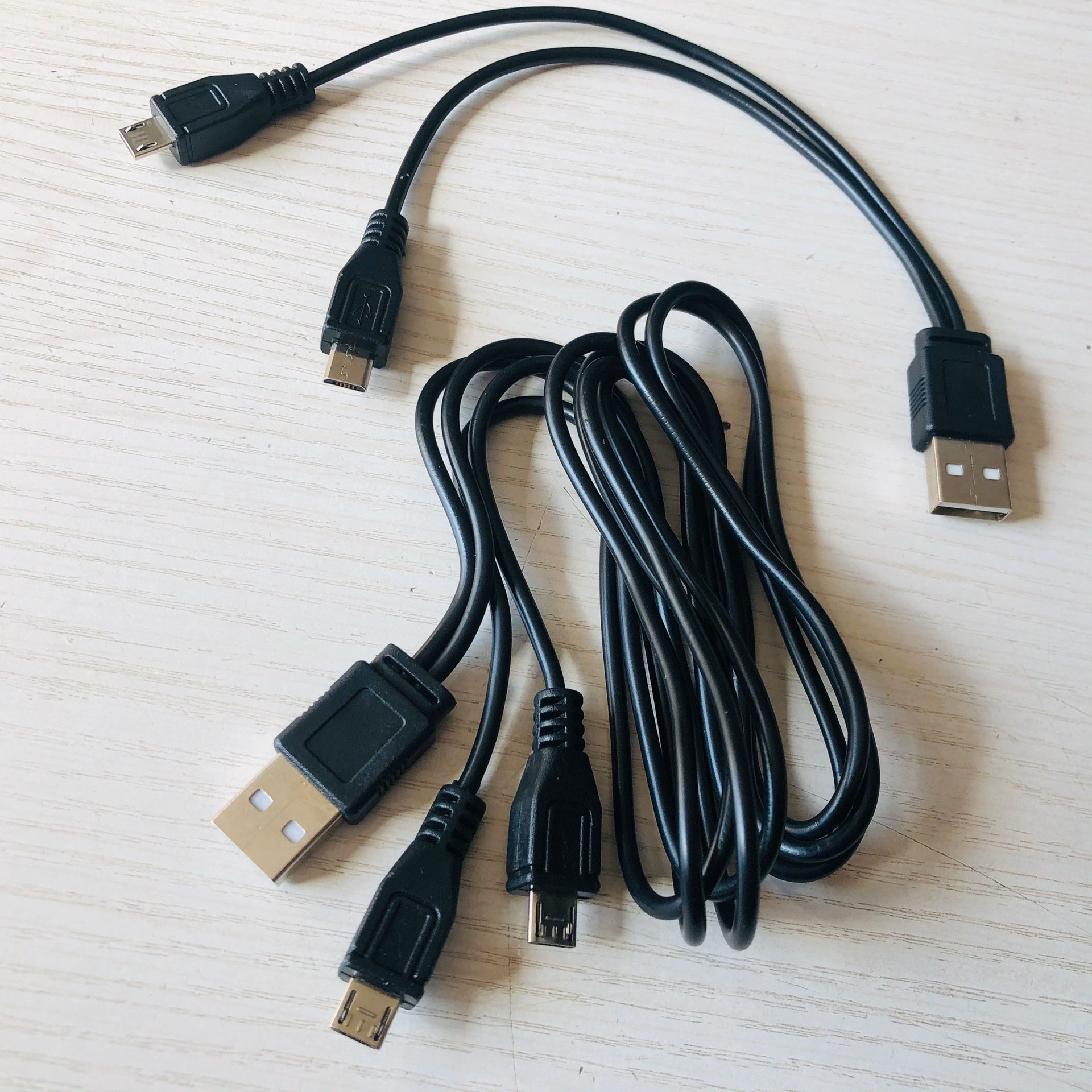 Cáp sạc USB ra 2 đầu micro ( V8)