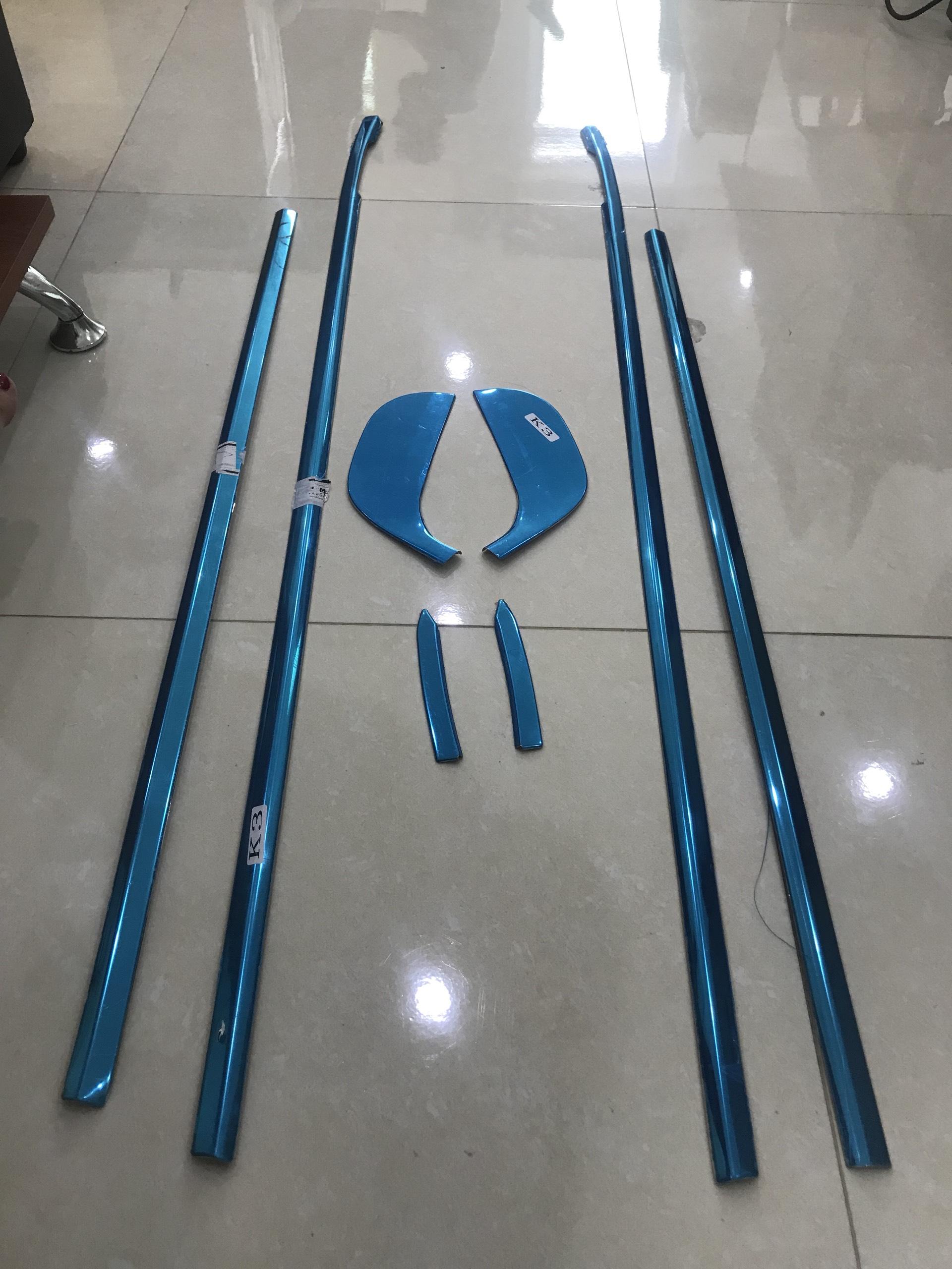 Bộ ốp nẹp viền chân kính 8 chi tiết có đùi gà  xe Kia Cerato 2016-2019