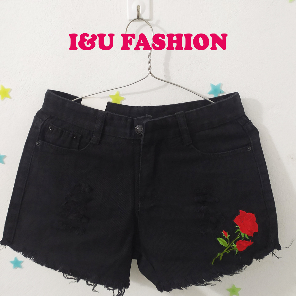 Quần Short Jean Quần Đùi Rách Tua Rua Cá Tính Hiện Đại Cho Nữ Màu Đen Thêu Hoa Hồng Đỏ Thời Trang Độc Đáo - Ảnh Thật Do Shop Tự Chụp QA-01