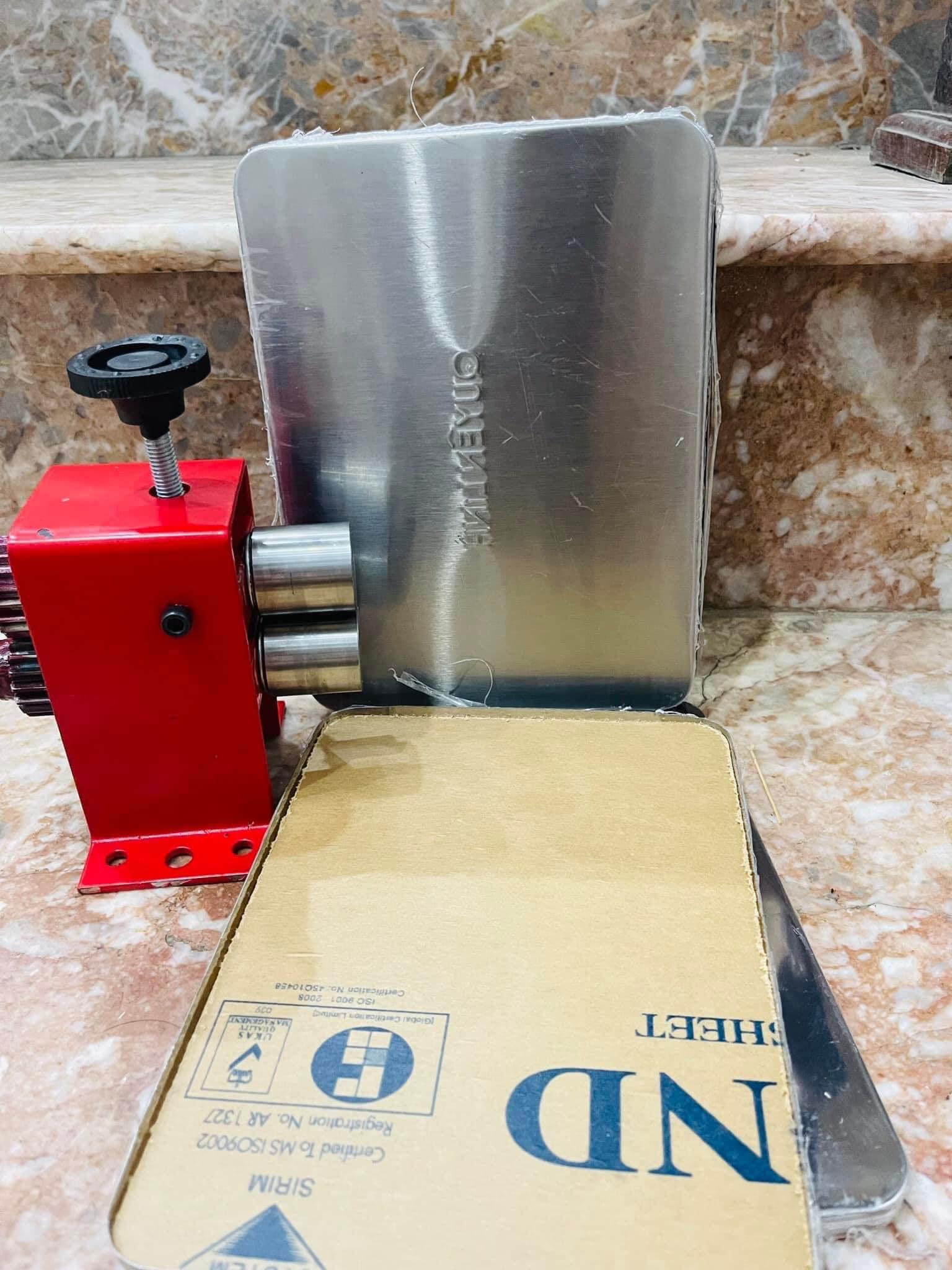 Máy ép biển số ô tô xe máy cao cấp - THÙY LINH TOOLS