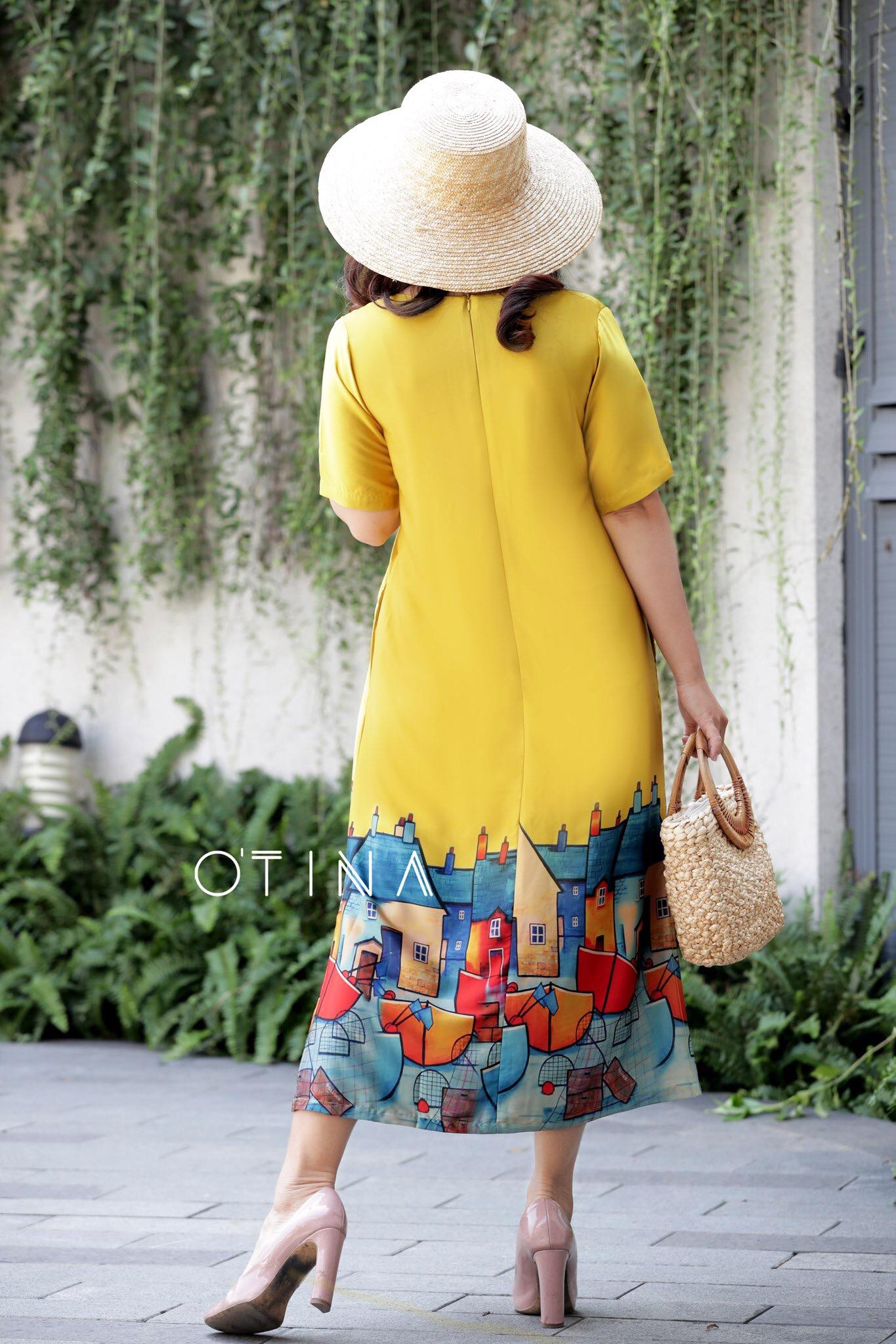 Đầm lụa Latinh vàng phố