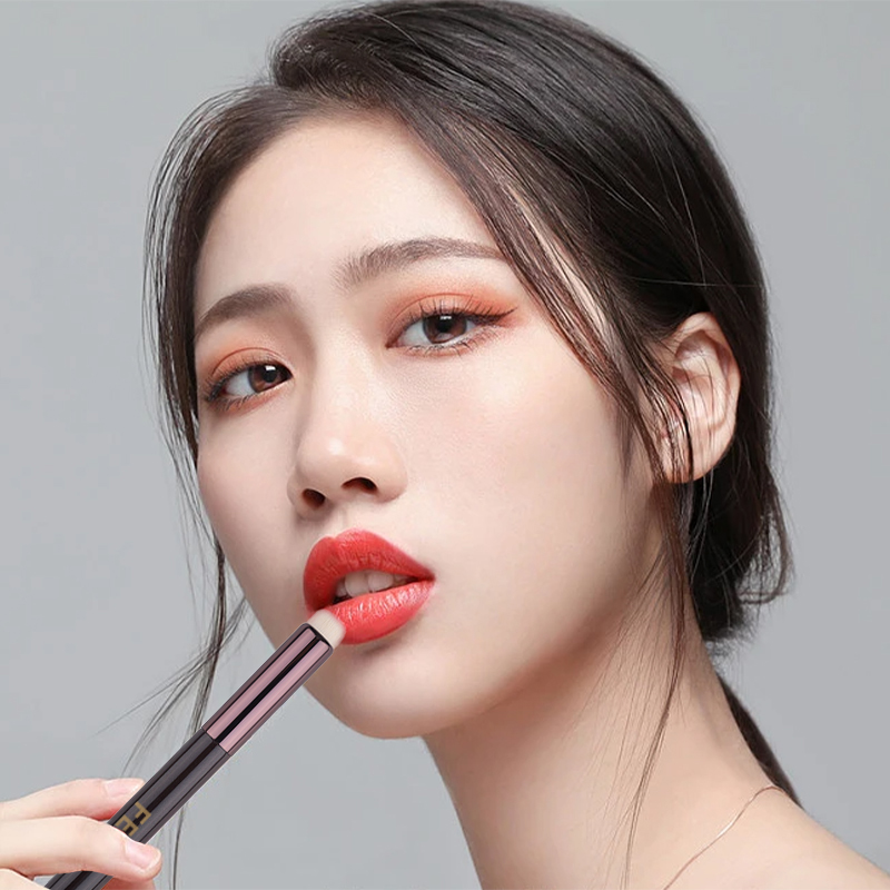 Derf Cọ Tô Son Môi Cán Ngắn Có Nắp Đậy