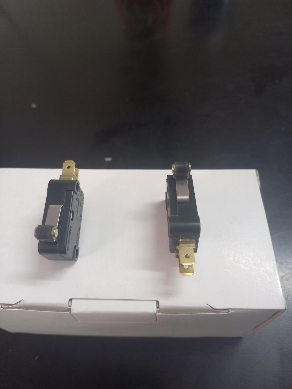 Công tắc hành trình V-155-1C25